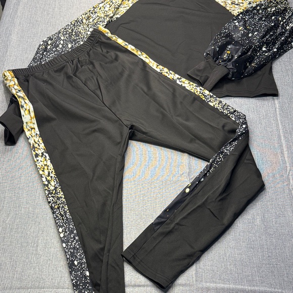 Black and Yellow Patterned Sleeve Set - Picture 2 of 4